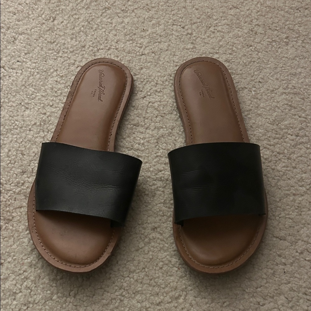 Universal Thread Black and Tan Slide Sandals